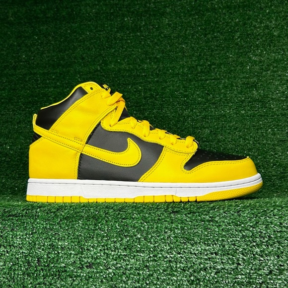 Nike Dunk High Shoes - Picture 2 of 9
